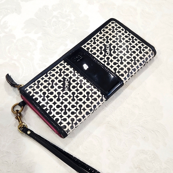 Vintage Coach Black and White Wristlet,10",Preloved, Good Condition - Picture 1 of 10